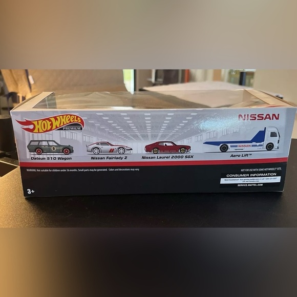 2020 HOT WHEELS PREMIUM~NISSAN 4 PIECE GARAGE DIORAMA BOX SET - Picture 4 of 13